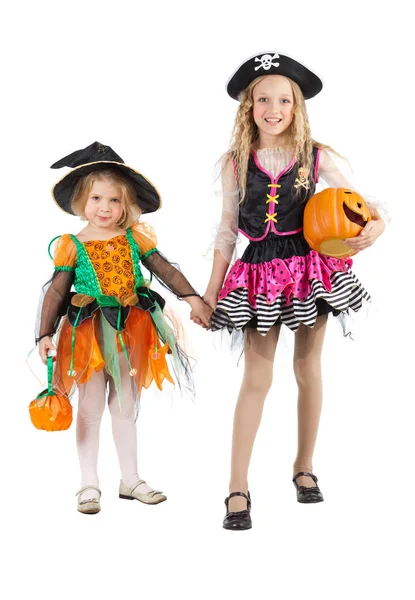 Pequeña bruja y encantadora pirata femenina va a Halloween —  Fotos de Stock