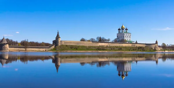 Псковский Кремль, древняя крепость Стоковое Фото