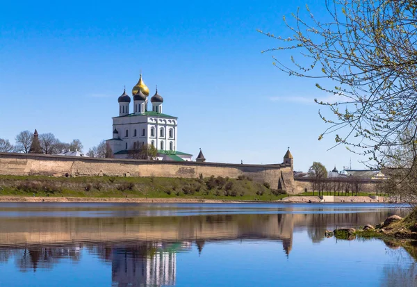 Pskov Kremlin, the ancient fortress — Stock Photo, Image
