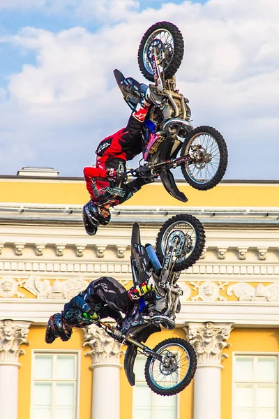 サンクトペテルブルクの宮殿でアドレナリン ラッシュ Fmx ショー — ストック写真