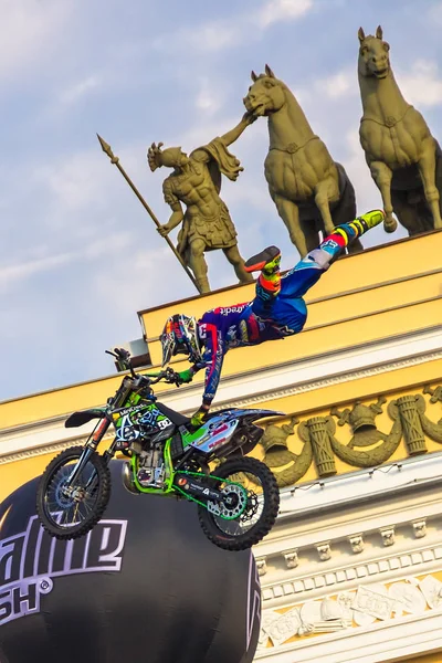 Rush van adrenaline Fmx show op het paleis in Sint-Petersburg — Stockfoto