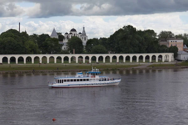 Volkhov River, Velikiy Novgorod, Russia — Stock Photo, Image