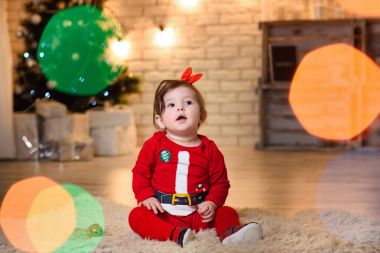 küçük bebek kız kostümü ile Noel deco Studio poz