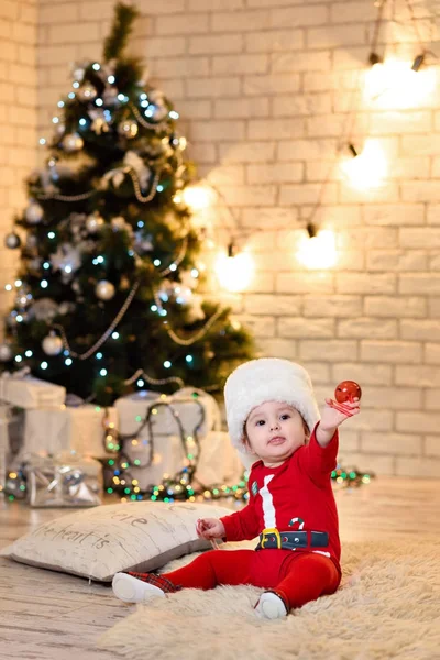 küçük bebek kız kostümü ile Noel deco Studio poz