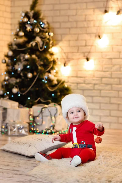 küçük bebek kız kostümü ile Noel deco Studio poz