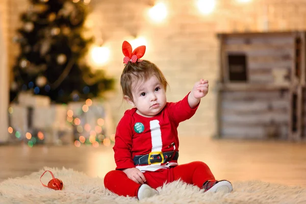 küçük bebek kız kostümü ile Noel deco Studio poz