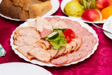 Ziyafet masasında yakın plan et.