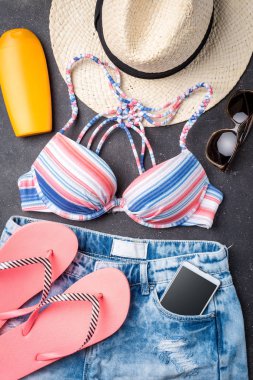 Plaj aksesuarlarıyla yaz geçmişi.