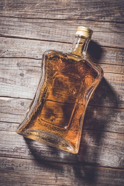 Bir şişe viski. Üstten Görünüm