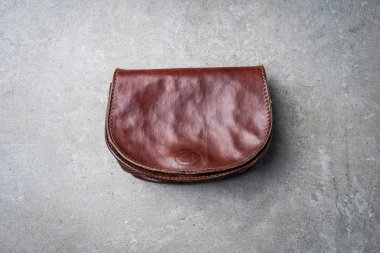 Kadın kahverengi deri çanta