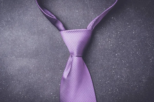 Елегантний purple краватка — стокове фото
