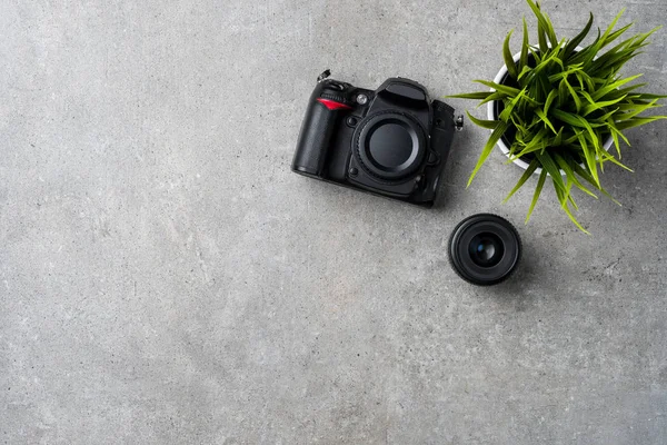 Moderne Camera Grijze Stenen Tafel — Stockfoto