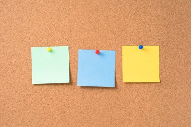 Mantar pano ile renkli boş notları