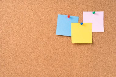 Mantar pano ile renkli boş notları