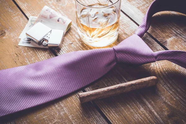 Cuban cigar and whiskey on an old wooden table — Stock Photo, Image