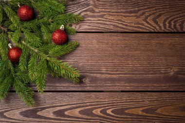 Çam ağacı ve topları ile Noel arka plan