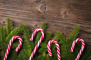 Noel arka plan üzerinde ahşap masa