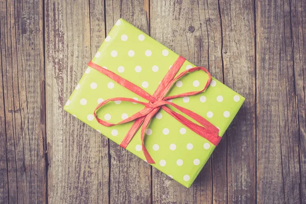 Christmas gift box on an old wooden table — Stock Photo, Image