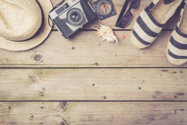 Ahşap masa üzerinde arka plan seyahat