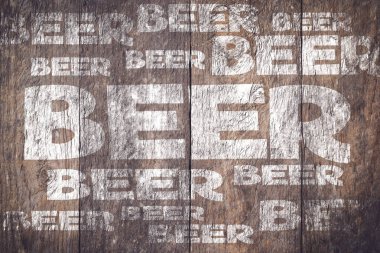 Eski bir ahşap tahta menüsünde bira