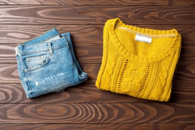 Casual kadın sıcak giysiler. Moda arka plan