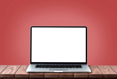 Boş beyaz ekran ile modern dizüstü bilgisayar