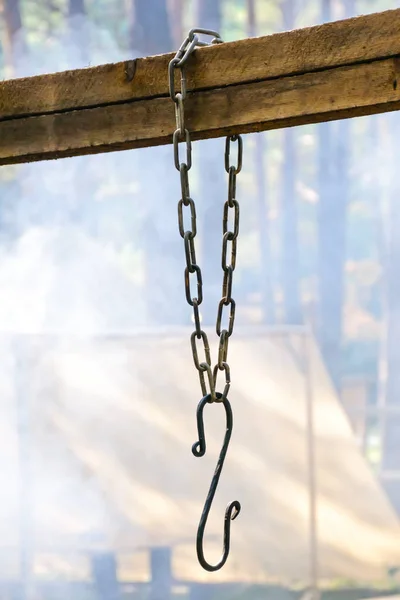 Metal zincir üzerinde dekoratif metal kanca