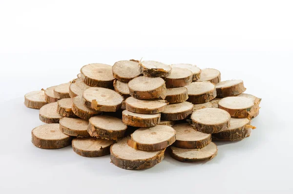 Birçok kırıntılarını Boyutlanmış Çamın dalları yığını