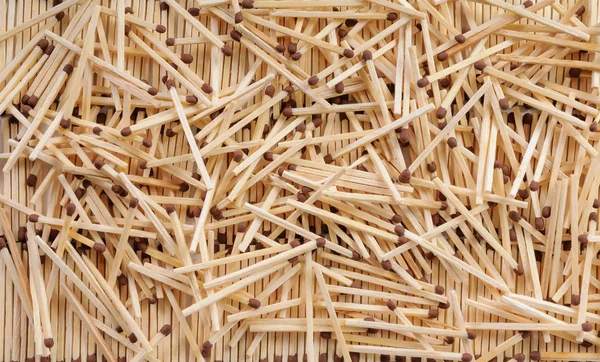 Many matches with brown match heads scattering on rows of matche — Stock Photo, Image