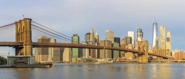 New York from the Brooklyn Bridge Park — Stock Photo, Image