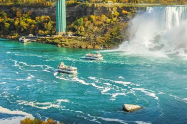 Tekne altında Niagara Falls