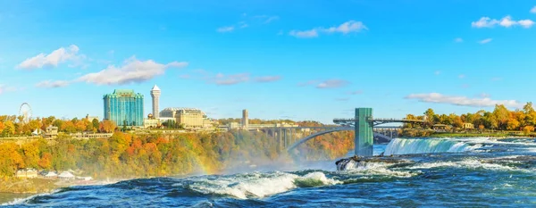 Amerikanischer Wasserfall bei den Niagarafällen — Stockfoto