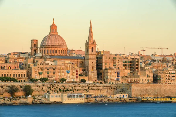 Valetta skyline i solnedgången, Malta — Stockfoto