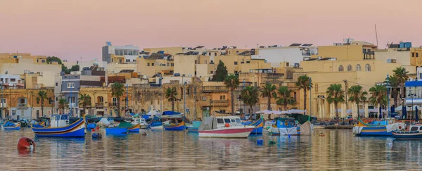 Pueblo pesquero Marsaxlokk en Malta — Foto de Stock