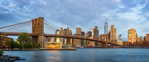 Salida Del Sol Brooklyn Bridge Park Con Vista Manhattan Skyline —  Fotos de Stock