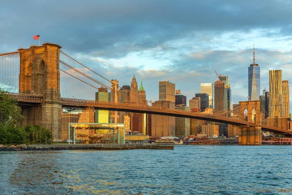 Nascer Sol Brooklyn Bridge Park Com Vista Para Manhattan Skyline — Fotografia de Stock