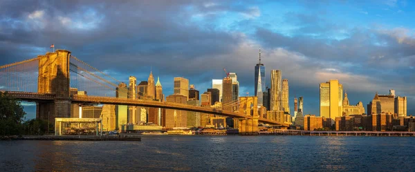 Salida Del Sol Brooklyn Bridge Park Con Vista Manhattan Skyline — Foto de Stock