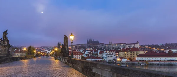 Prag Daki Charles Köprüsü Nde Gün Doğumu — Stok fotoğraf