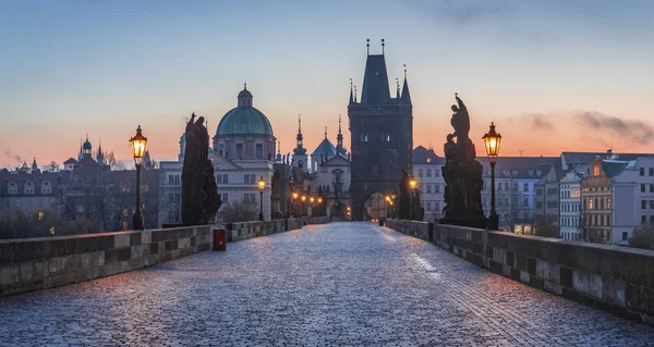 Ανατολή Ηλίου Στη Γέφυρα Του Καρόλου Στην Πράγα — Φωτογραφία Αρχείου