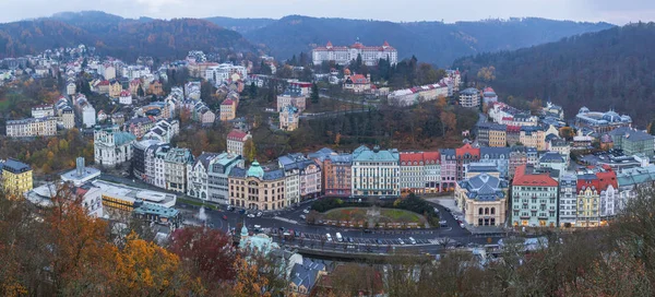 Uitzicht Karlovy Vary Stad Van Boven Bij Zonsondergang — Stockfoto