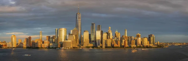 サンセット時の交換場所ジャージーシティからロウアー マンハッタンへの眺め — ストック写真