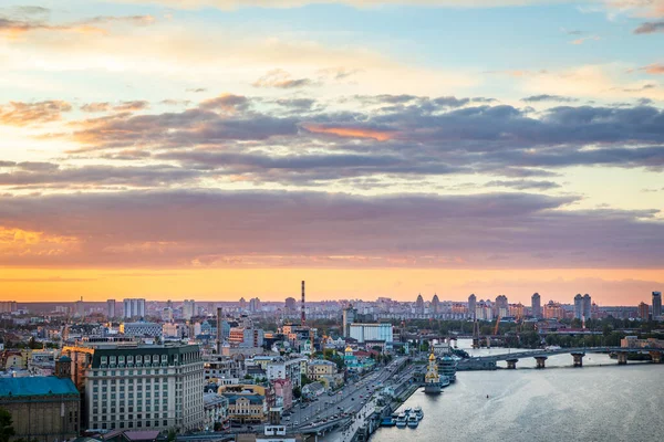 Vista Distrito Podil Ciudad Kiev Desde Puente Peatonal Atardecer — Foto de Stock