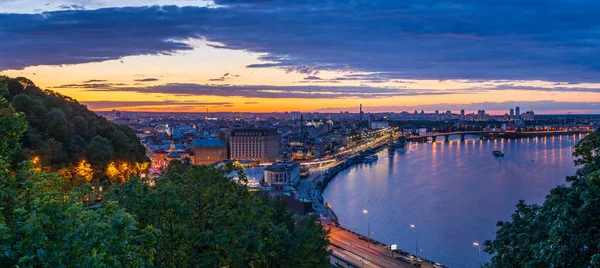 Vista Distrito Podil Ciudad Kiev Desde Puente Peatonal Atardecer — Foto de Stock