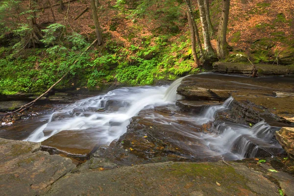 Side View Of Beecher Creek Falls — Stock Photo, Image