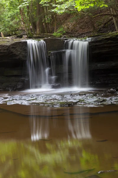 Beecher Creek Falls yan görünüm