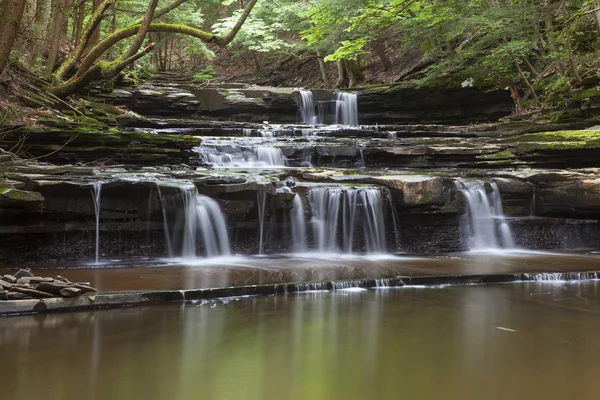 Beecher Creek Falls yan görünüm