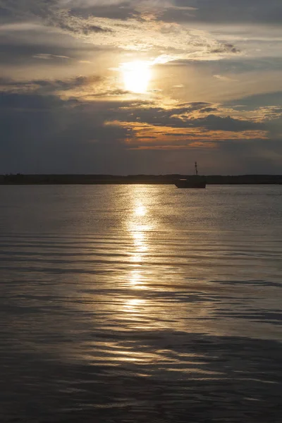 Bateaux au coucher du soleil — Photo