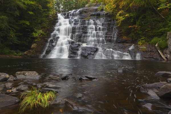 Sidovy av Beecher Creek Falls — Stockfoto