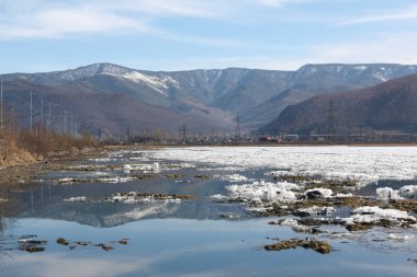 Deniz Baykal, bahar, Slyudyanka, Sibirya, Rusya