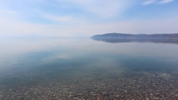 Jezero Bajkal na jaře, osada Listvyanka, Rusko — Stock video